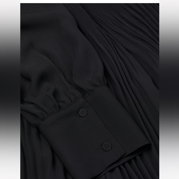 NWOT H&M knee length, a-line, lined chiffon dress. Preferred for holiday! - Picture 2 of 7